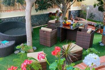 تختخواب و صبحانه Villa 8 Islas