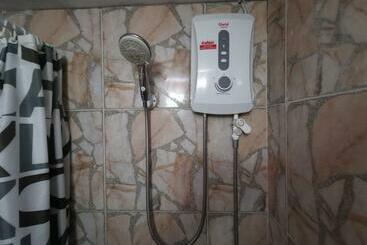 هتل Lek Homestay