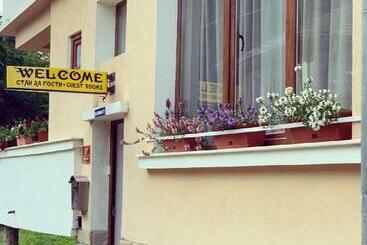 پانسیون Guest House Mikaela