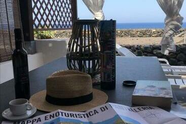 هتل آپارتمان Perla Nera I Dammusi Di Scauri