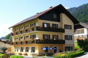 بنسيون Haus Alpenfriede