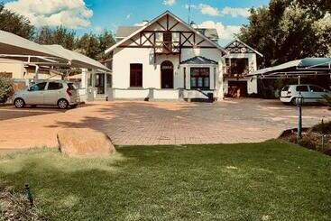 پانسیون The Oak Potch Guesthouse