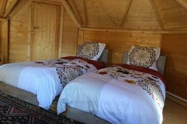 تختخواب و صبحانه Les Relais D Isira