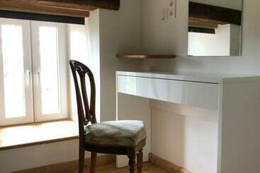 تختخواب و صبحانه The Walnut Tree Chambre D Hotes