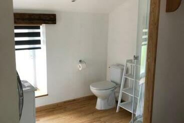 تختخواب و صبحانه The Walnut Tree Chambre D Hotes