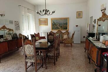 تختخواب و صبحانه A Casa Di Adele