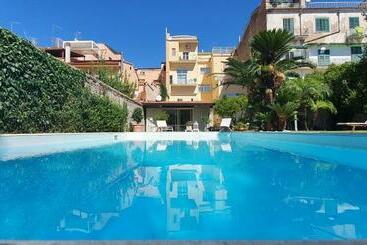 تختخواب و صبحانه Casa Castagna
