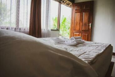 هتل Taman Dolan Home & Resort