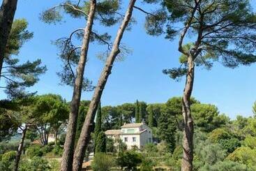 پانسیون Domaine Des Encourdoules