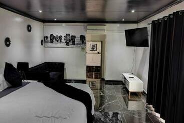 پانسیون Semeni Asante Guesthouse