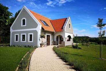펜션 Villa Tilia Vászoly