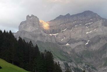 تختخواب و صبحانه Ferien In Der Bergwelt Von Adelboden