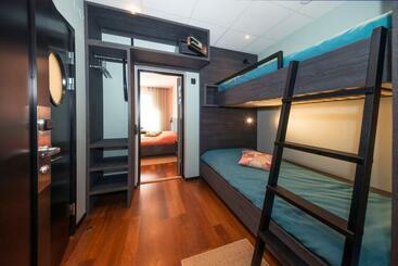 هتل Staykvick Boutique Hostel