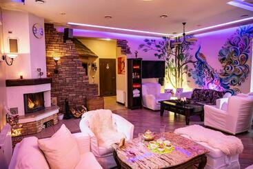 پانسیون Villa Royal Club 13