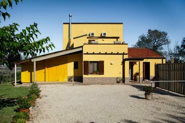تختخواب و صبحانه La Casa Del Sole