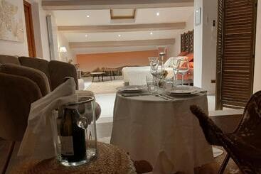 تختخواب و صبحانه La Villa Des Ames Liées
