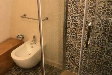 تختخواب و صبحانه Il Galletto Viola, Luxury Room & Suite
