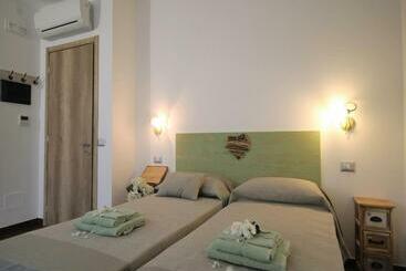 تختخواب و صبحانه Il Rosale A Celle Ligure