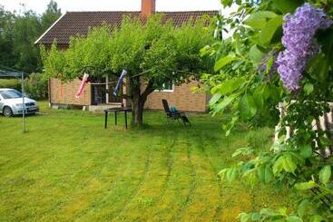 تختخواب و صبحانه The Cozy Little House