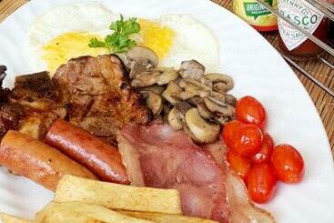 تختخواب و صبحانه Flight Inn