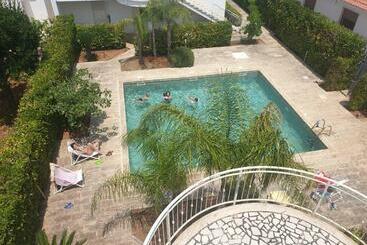 Lucrezia Relax