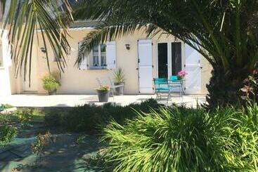 مبيت وإفطار Côté Jardin Des Charmilles