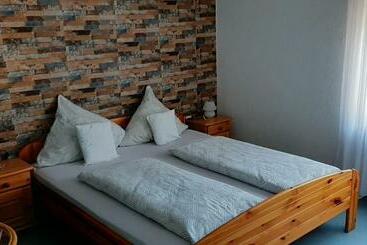 ベッドアンドブレックファースト Gästezimmer Elly Dostert