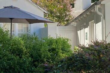 پانسیون Guest House At 118 By Pwm Architects
