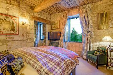 تختخواب و صبحانه Bastide De Bellegarde