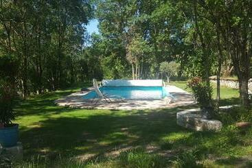 تختخواب و صبحانه Domaine De Bonnet