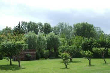 تختخواب و صبحانه Domaine De La Cooloeuvre