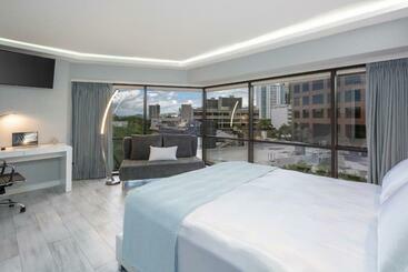Executive Hotel Suite Downtown Free Parking