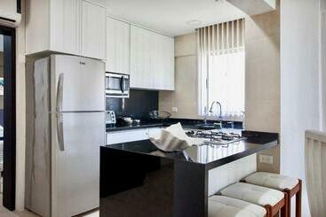 Marina Suites By Andiani Travel