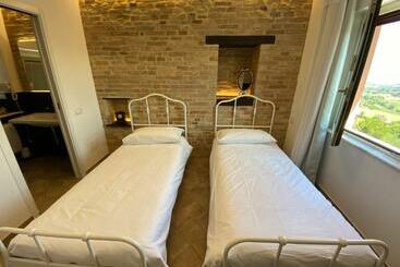پانسیون Red House Accomodation Potenza Picena