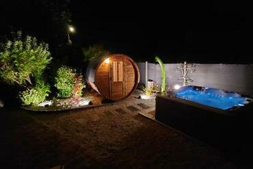 تختخواب و صبحانه Le Manoir De Louviers