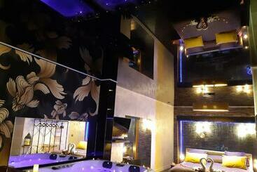 تختخواب و صبحانه Suite Calypso