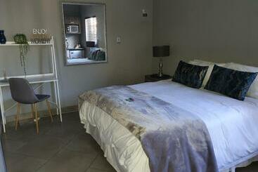 پانسیون A’ La Maison Guesthouse