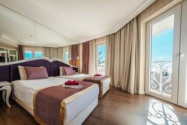 La Boutique Hotel & Suites