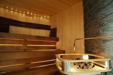 Westport Plaza Hotel, Spa & Leisure