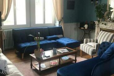 تختخواب و صبحانه Augustodun Home