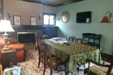 تختخواب و صبحانه Harriott House: The Winter Room