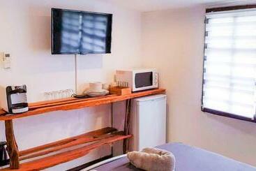 تختخواب و صبحانه Hudace