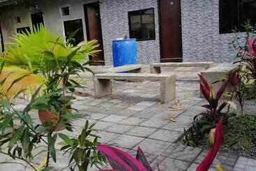 הוסטל Katrina S Dorm