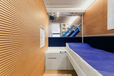 هتل کپسول Resting Pods   Zzzleepandgo Vce Venice Airport