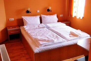 پانسیون Motel Al Capone