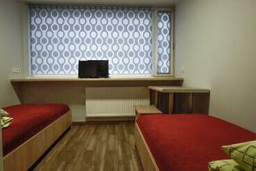 مُتل Hostel Laurita