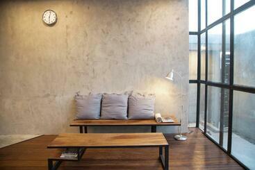 تختخواب و صبحانه Flores Passport House