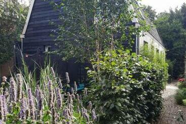 تختخواب و صبحانه Inn The Green