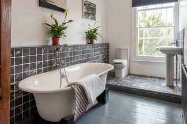 پانسیون 144 Lower Cheltenham Place