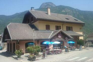 پانسیون Le Grand Chatelard Hôtel Bar Restaurant